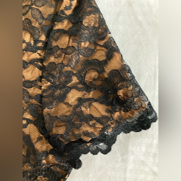 Women’s little black lace Dress - vintage look - lined with copper toned fabric - Picture 5 of 15